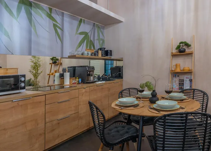 Astoria Loft Elite Free Parking,wifi,ac,elevator شقة *